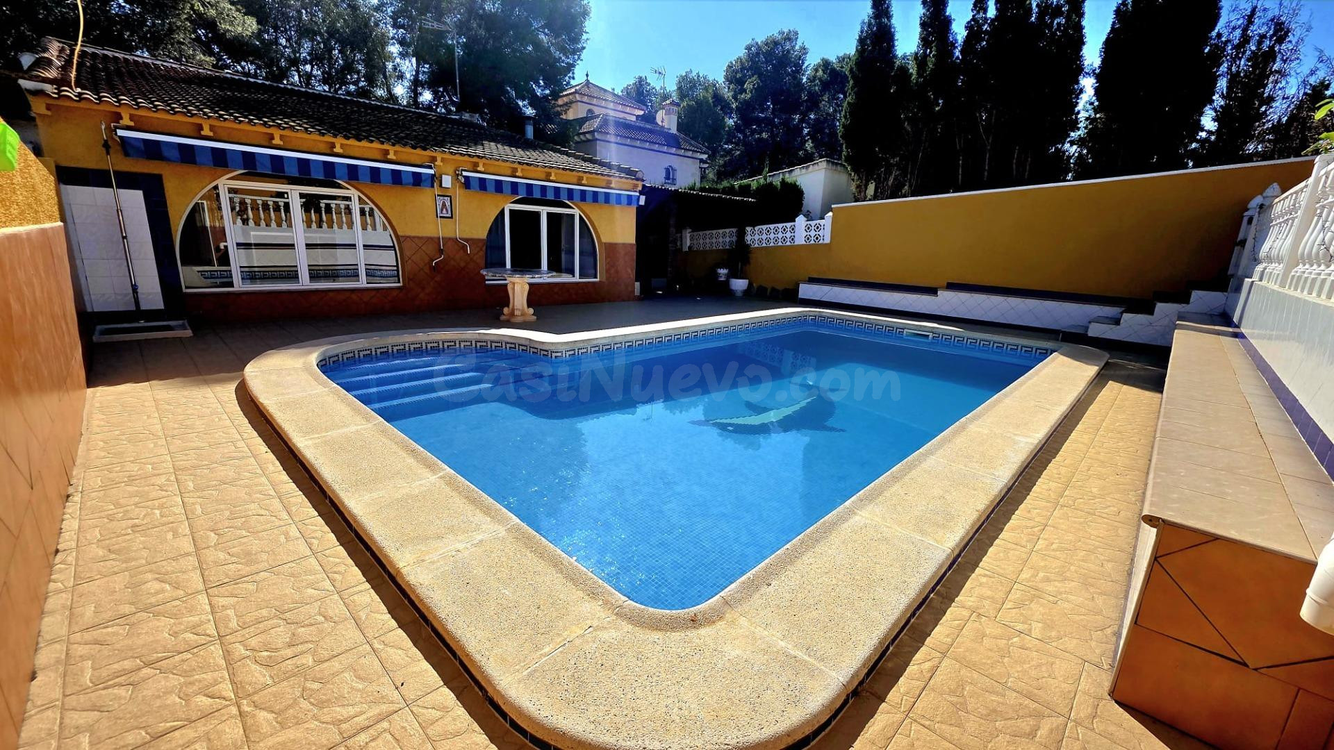 Chalet Independiente con Piscina, Sauna y Bodega – Los Balcones, Torrevieja