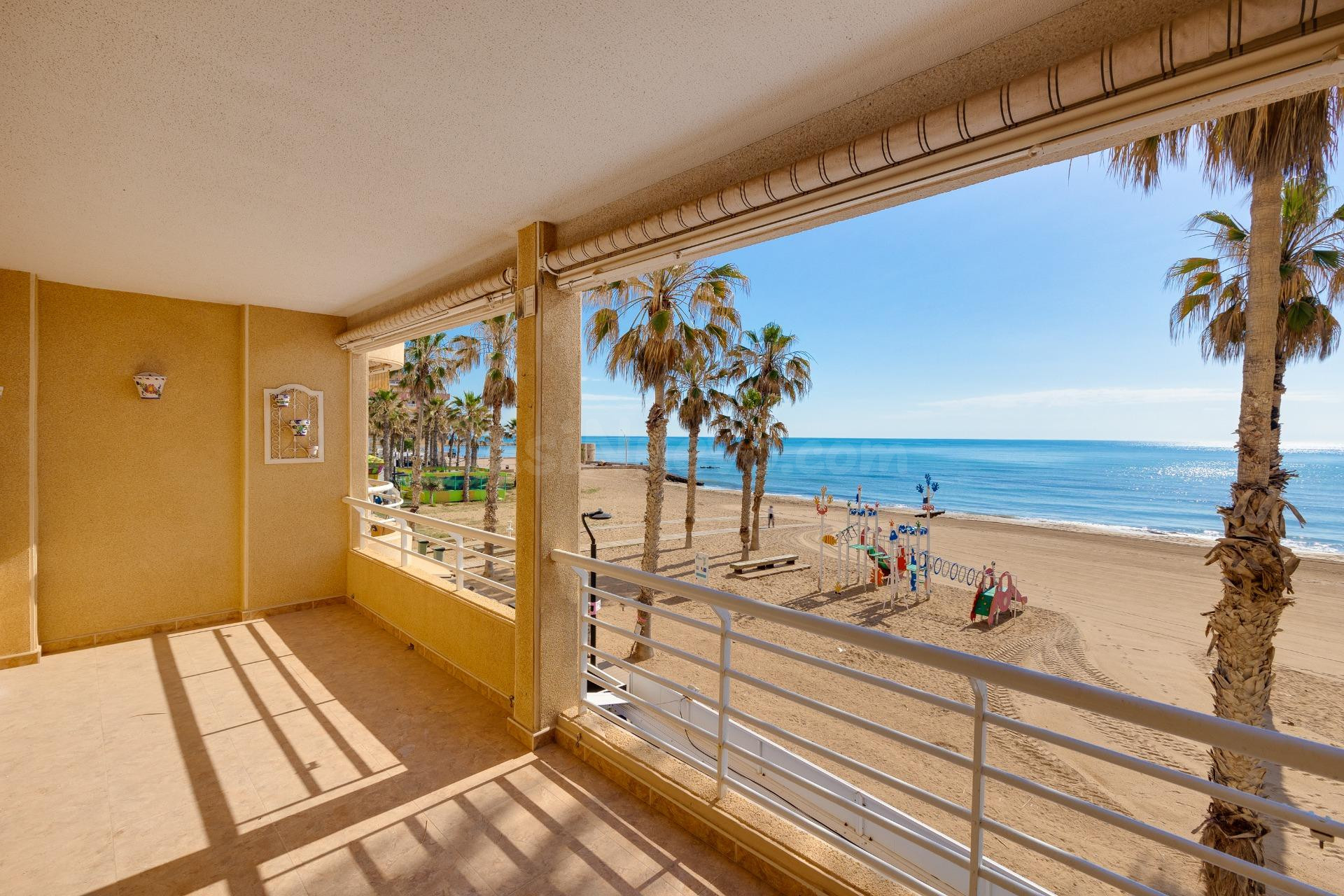 Apartamento Frontal al Mar de 3 Dormitorios en Primera Línea – Playa de La Mata