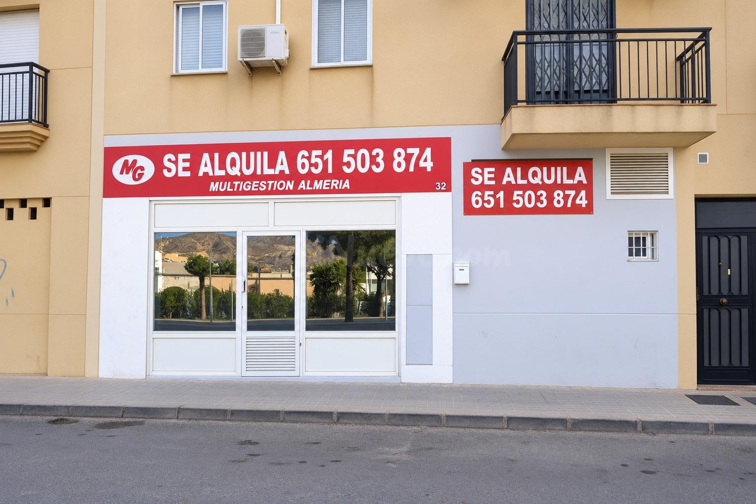 HUÉRCAL DE ALMERÍA | LOCAL COMERCIAL EN ALQUILER · 90 m2 · 10 M DE FACHADA · SALIDA DE HUMOS