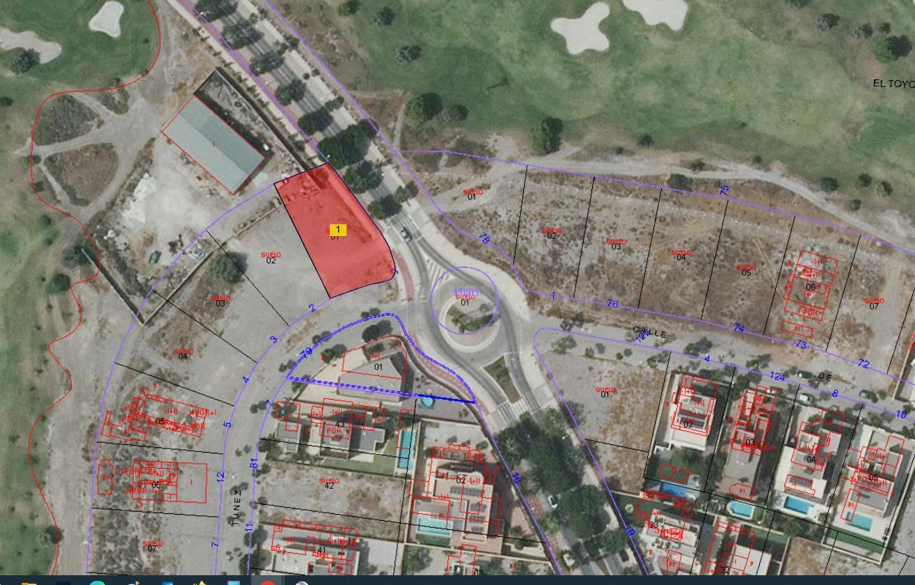 Exclusiva parcela en esquina de 849 m2 junto al Golf de El Toyo