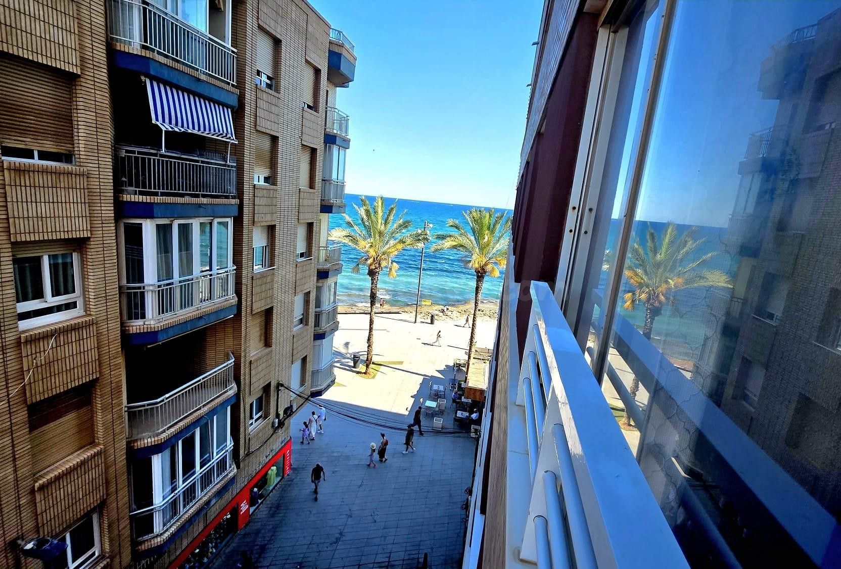Piso en Alquiler de Larga Estancia en Primera Línea – Paseo Marítimo Juan Aparicio, Torrevieja