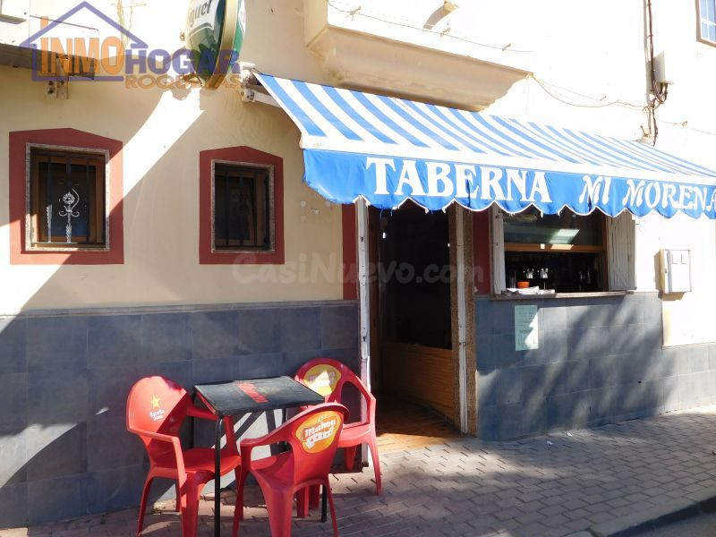 ¡Oportunidad Única: Vivienda con Local Bar en El Solanillo, Roquetas de Mar por 220.000 €!