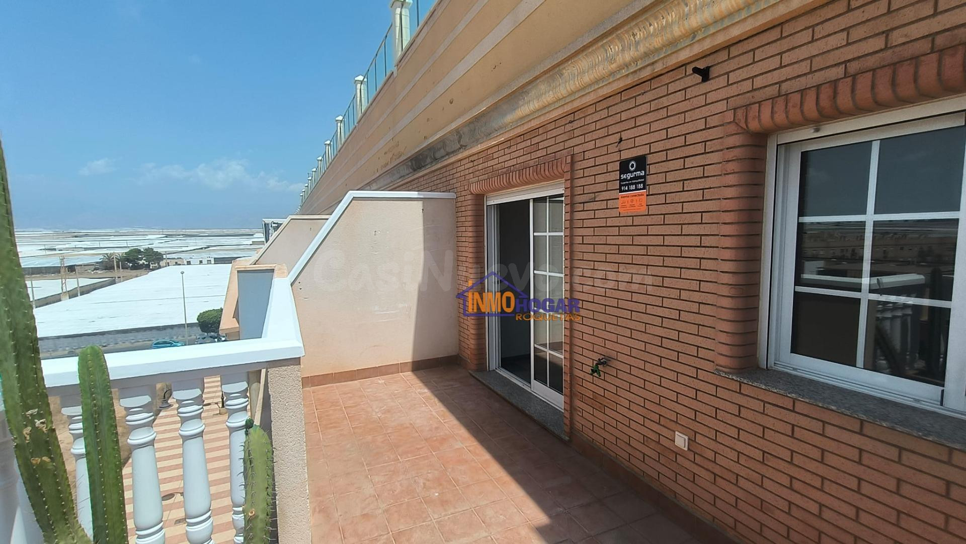 Atractivo Piso Seminuevo en Roquetas de Mar - Ideal para Inversión