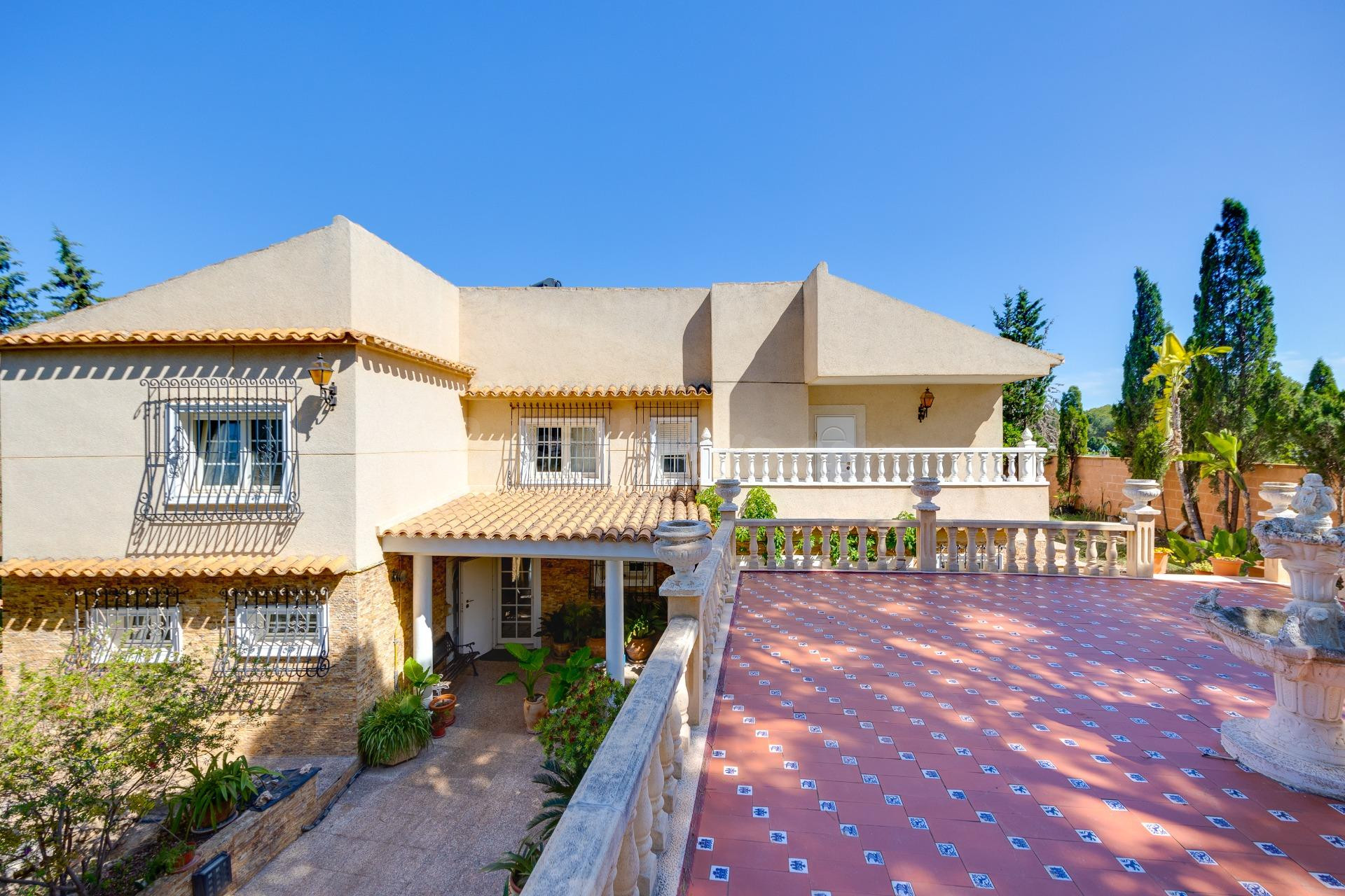 Amplio chalet independiente con piscina privada en Los Balcones, Torrevieja