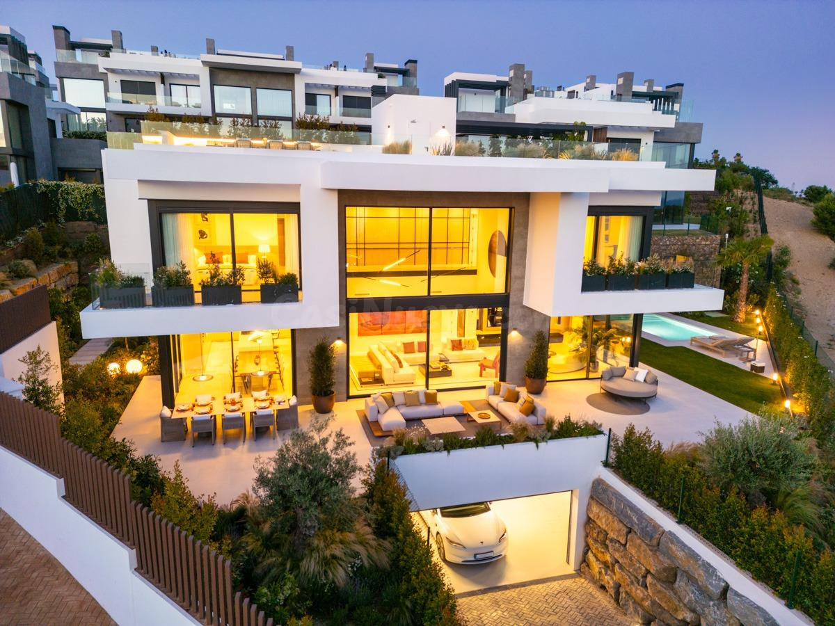 ADOSADO DISPONIBLE  EN RIO REAL MARBELLA. OBRA NUEVA FINALIZADA