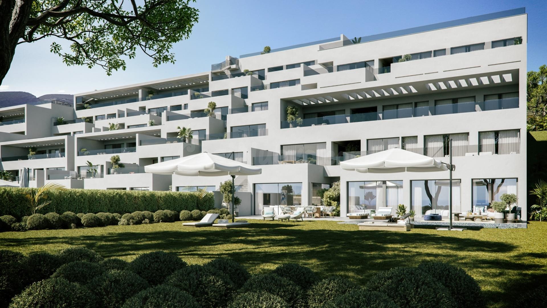 Apartamento de lujo de obra nueva en Casares: un estilo de vida incomparable. Bajo con amplio jardín