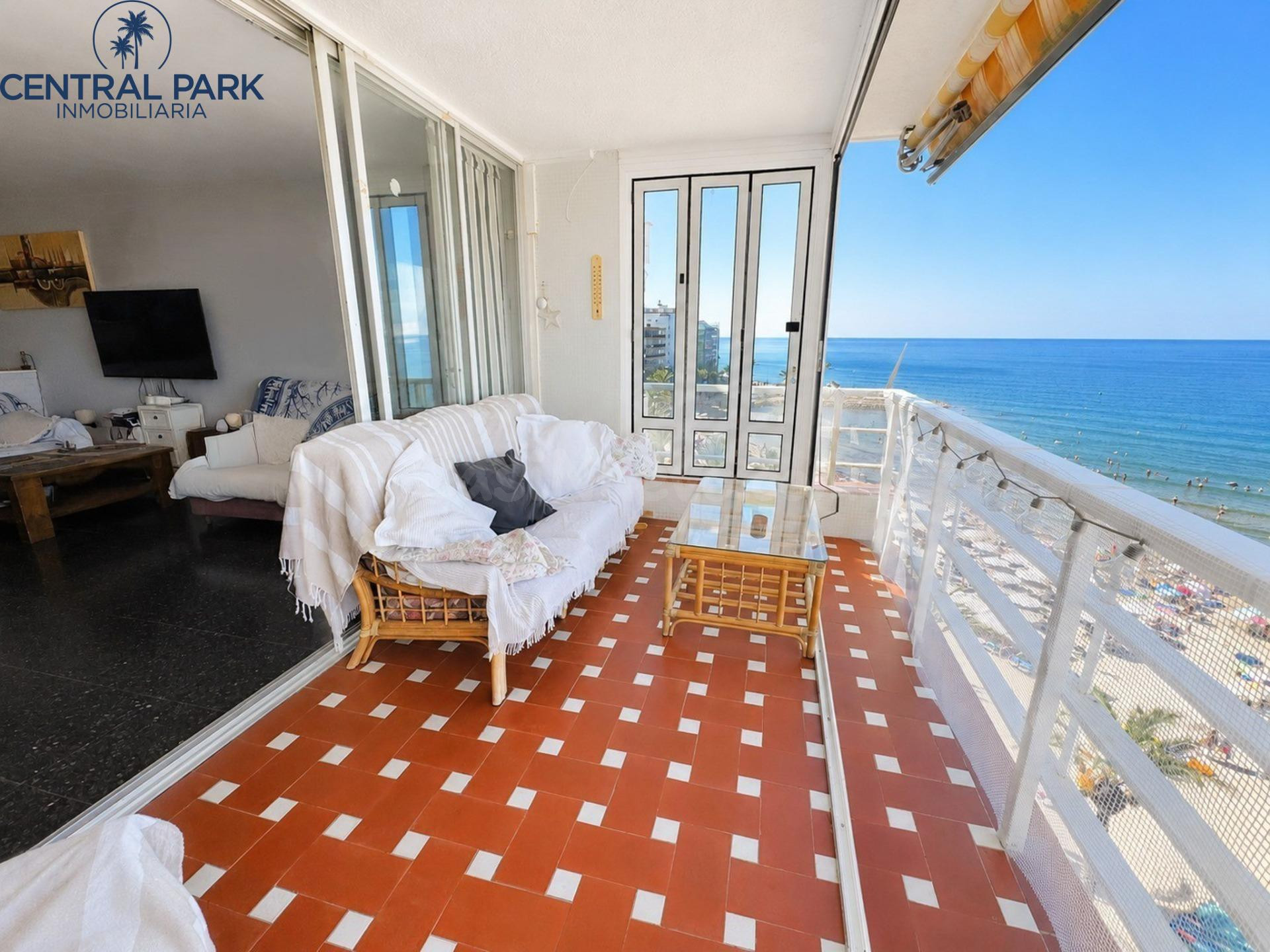 Ático dúplex con vistas frontales al mar - Primera línea en Salou.