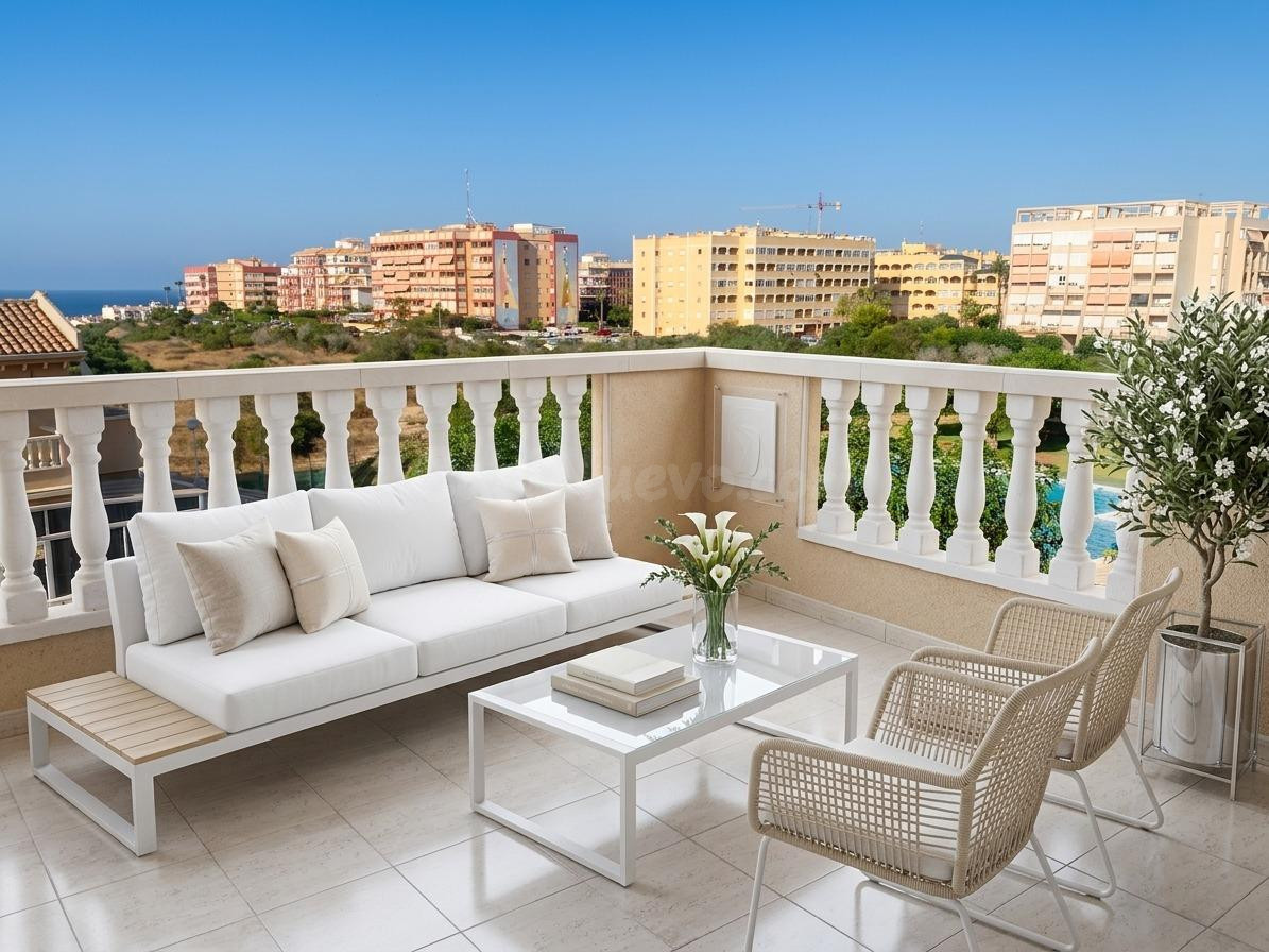 Vive el Mediterráneo desde las alturas en Pueblo Marino, Torrevieja