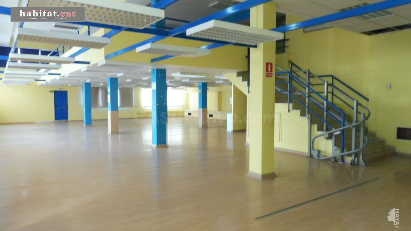 ¡¡LOCAL COMERCIAL ESQUINERO EN VILANOVA I LA GELTRÚ!!