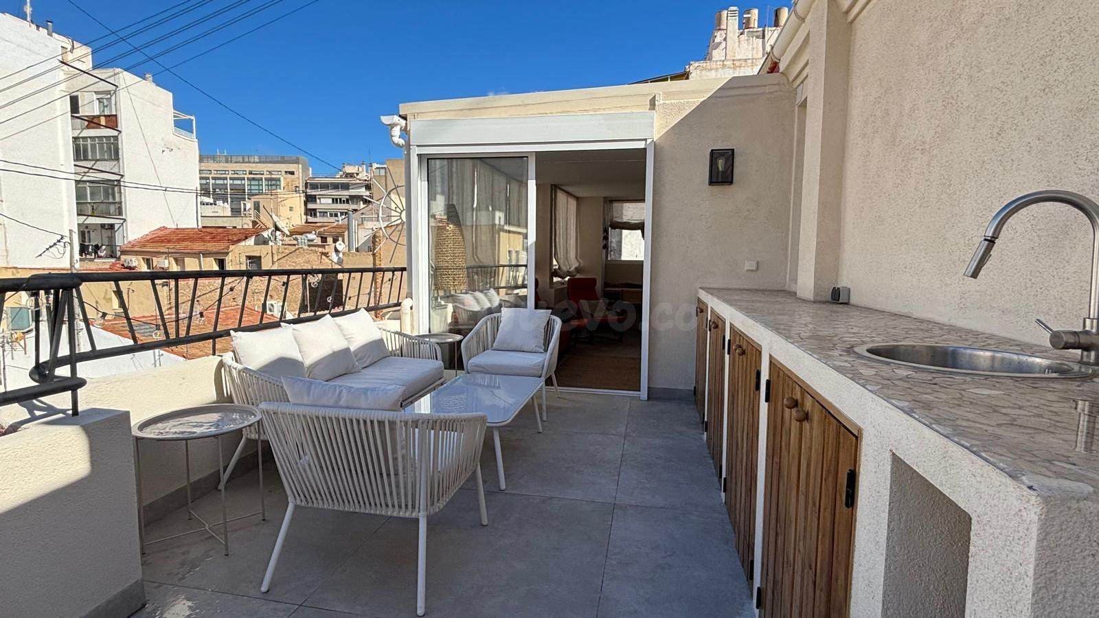 MAGNIFICO ATICO CENTRICO - REFORMADO - 2 habitaciones + 2 BAÑOS