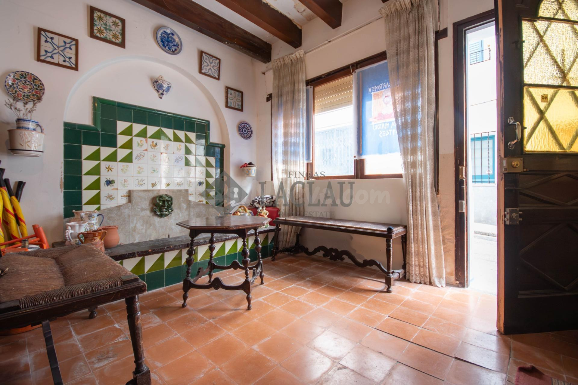 Casa de Pueblo en casco antiguo, a escasos metros de la playa