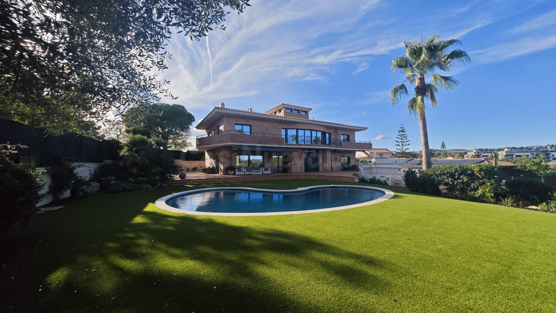 Exclusivo chalet en venta en la zona del Tennis - foto 2