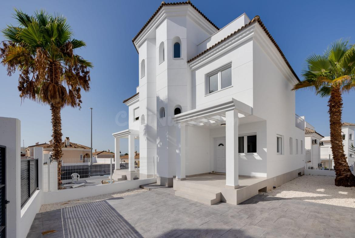 Villa Independiente en San Fulgencio, 3 dormitorios, 3 baños