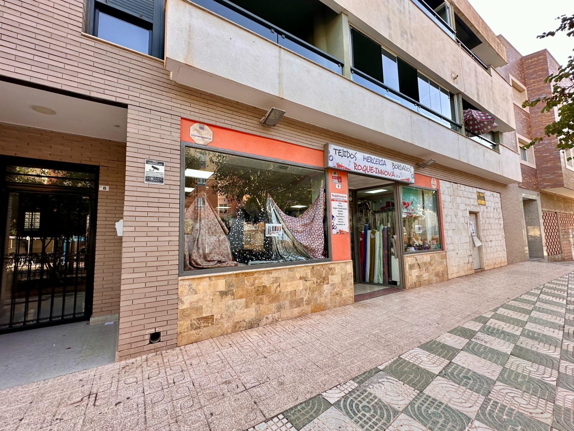 Local comercial El Parador: 154 m² en zona comercial activa