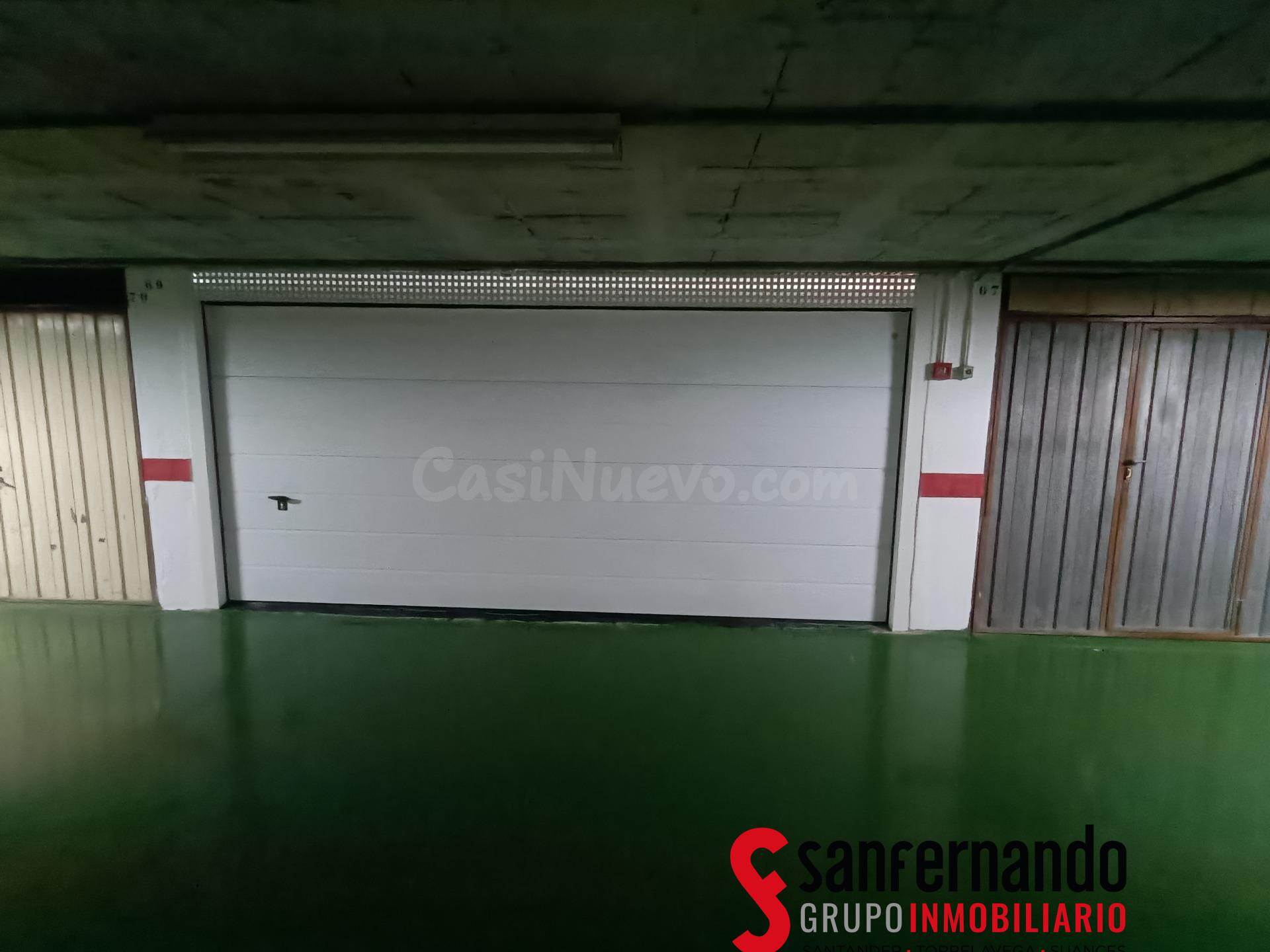 Se alquila garaje cerrado para dos coches en la calle La Folia