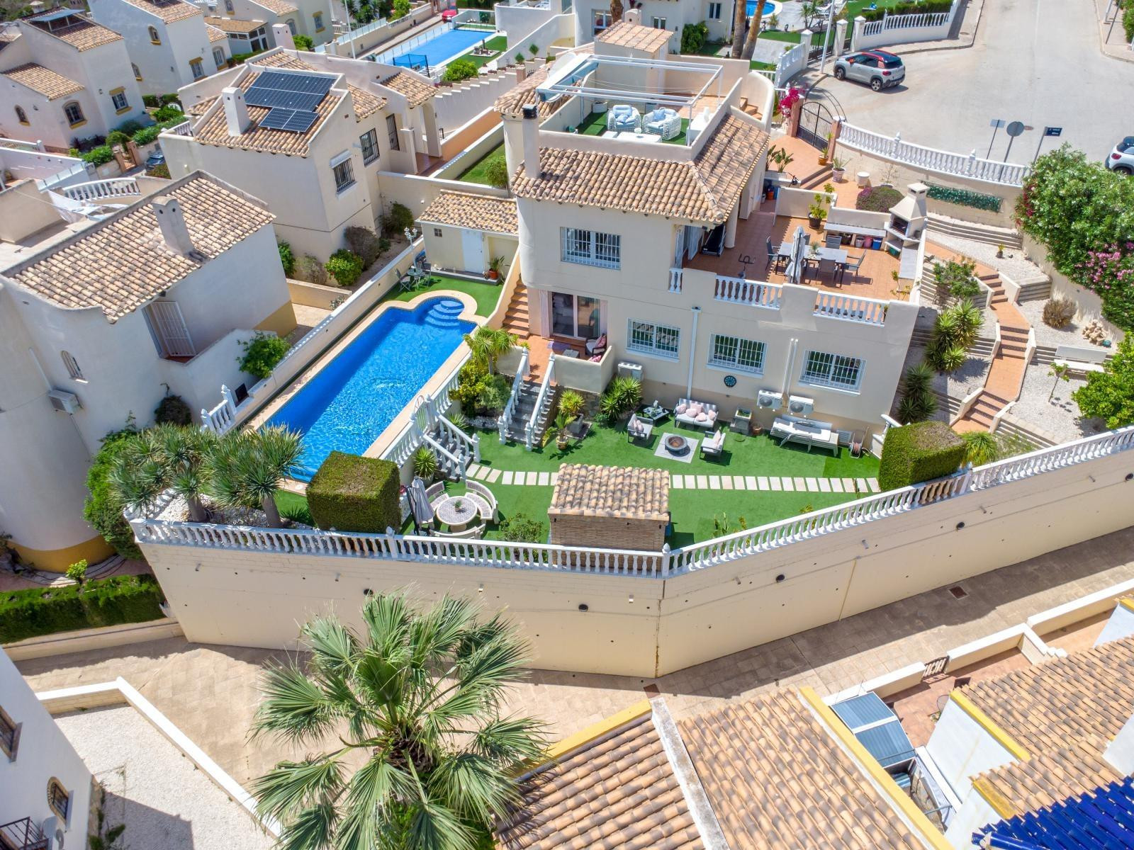 Los Dolses, Exclusiva Villa de Lujo con Piscina Climatizada, Solárium con Vistas al Mar y Máxima Privacidad