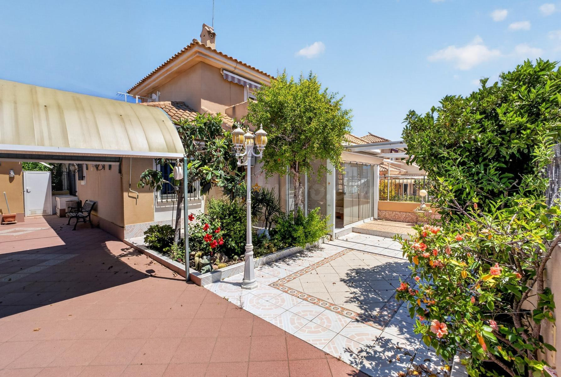 Los Altos - Adosado Quad de Esquina con Solárium, Jardín Privado y Piscina comunitaria