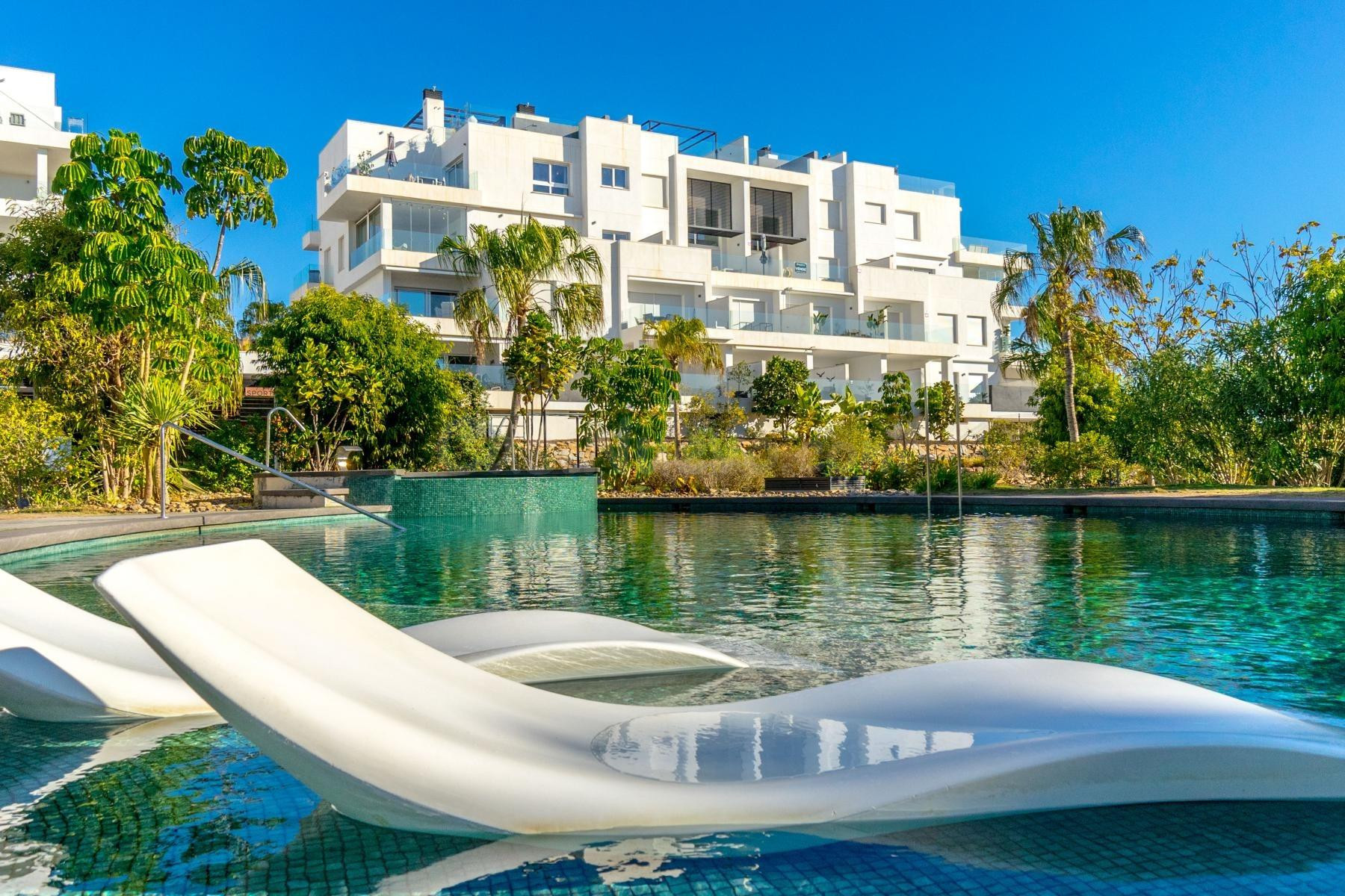 Residencial Bali- Ático 4 dormitorios, solárium de 95m2 , vistas al mar, garaje y trastero