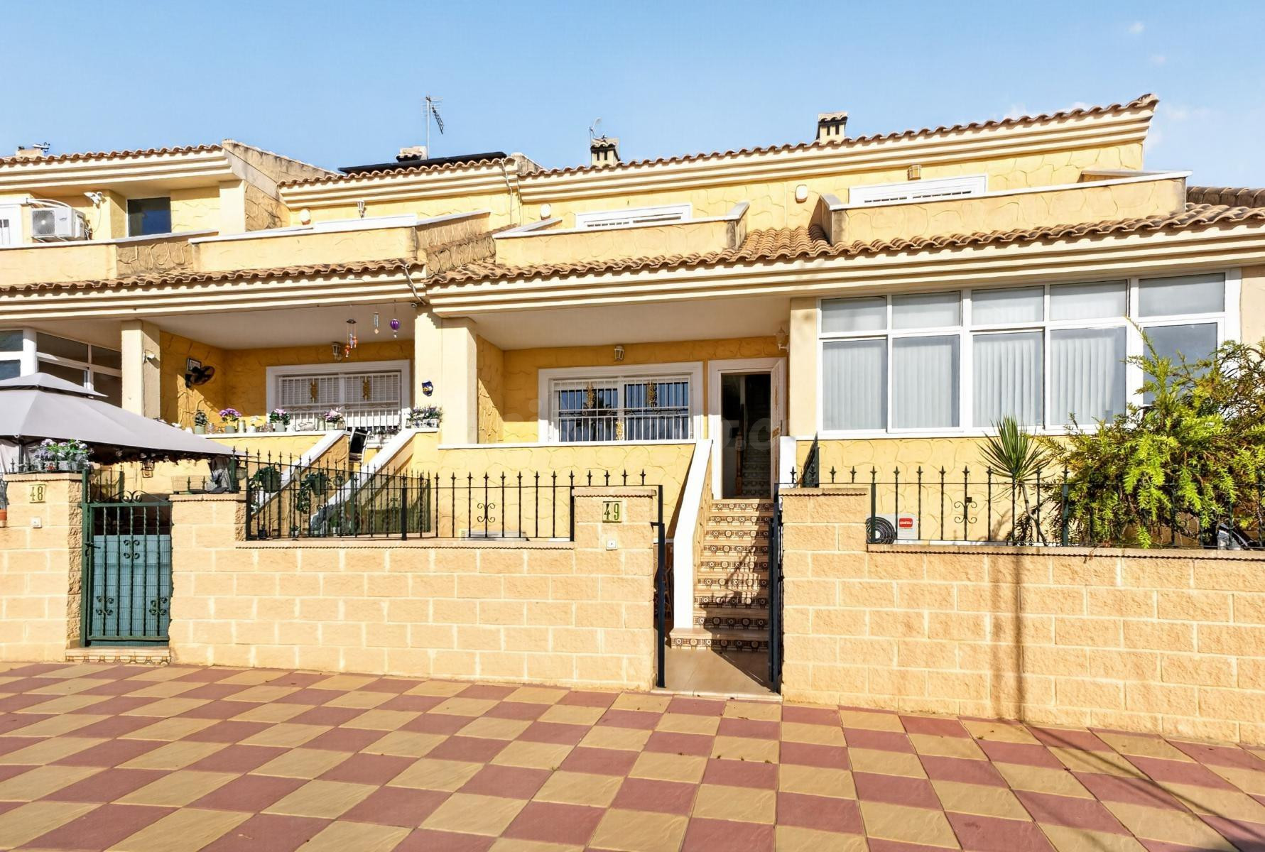 MARIBLANCA – PUNTA PRIMA | Adosado de 3 dormitorios, jardín de 59 m2 y frente a la piscina
