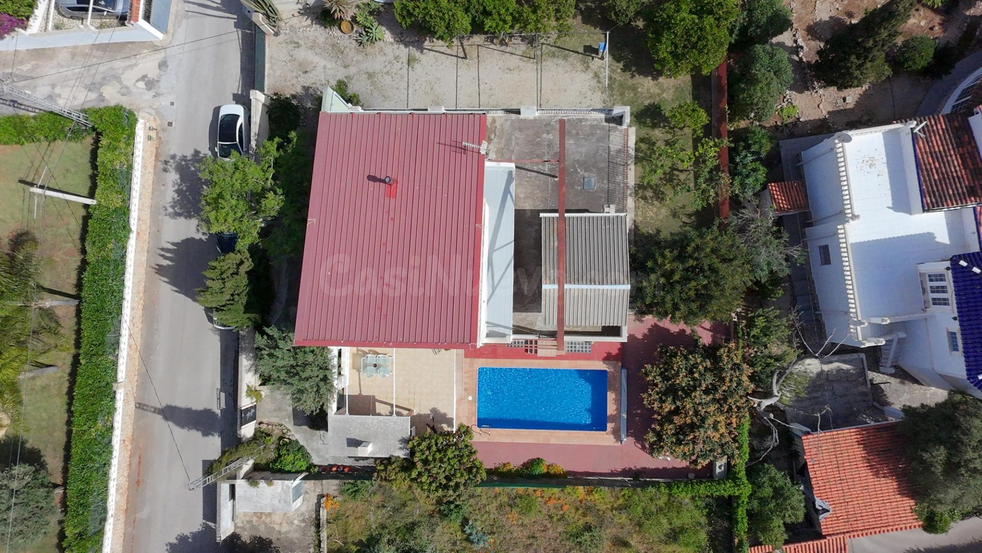Chalet independiente con vistas abiertas, piscina y gran potencial en La Pedrera – Dénia