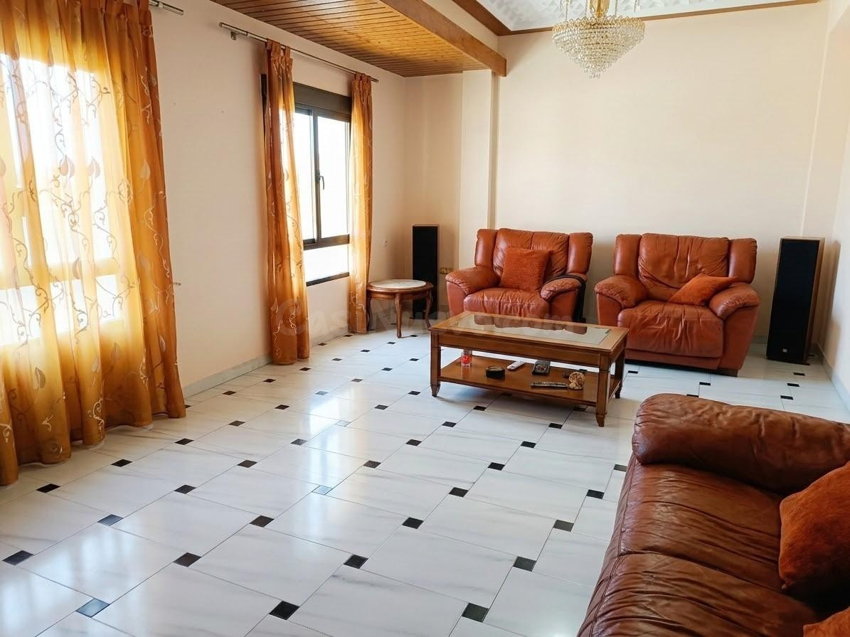 Casa Independiente con Gran Garaje y Terraza Panorámica en Carcaixent