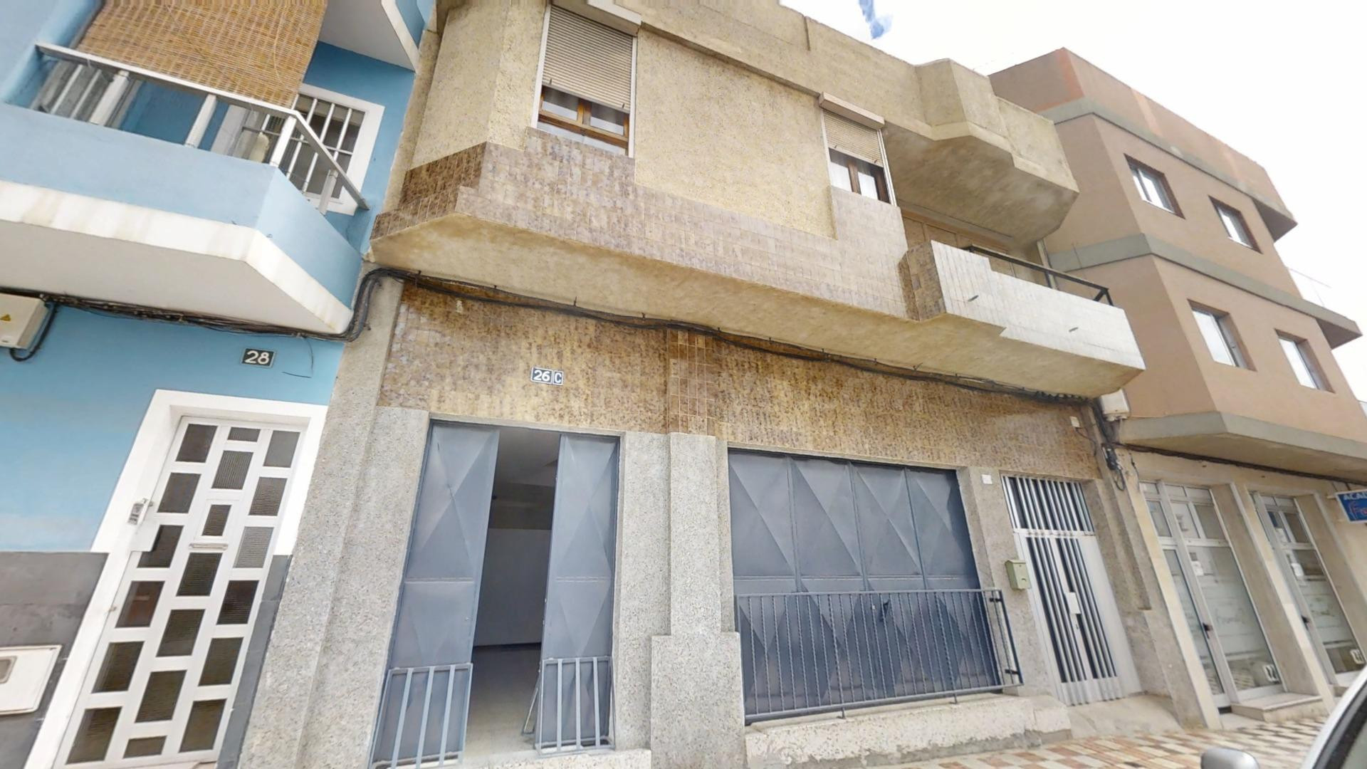 Edificio en venta en Tamaraceite de 506 m2 Garaje, Local, Vivienda y Azotea  Ideal para inversión