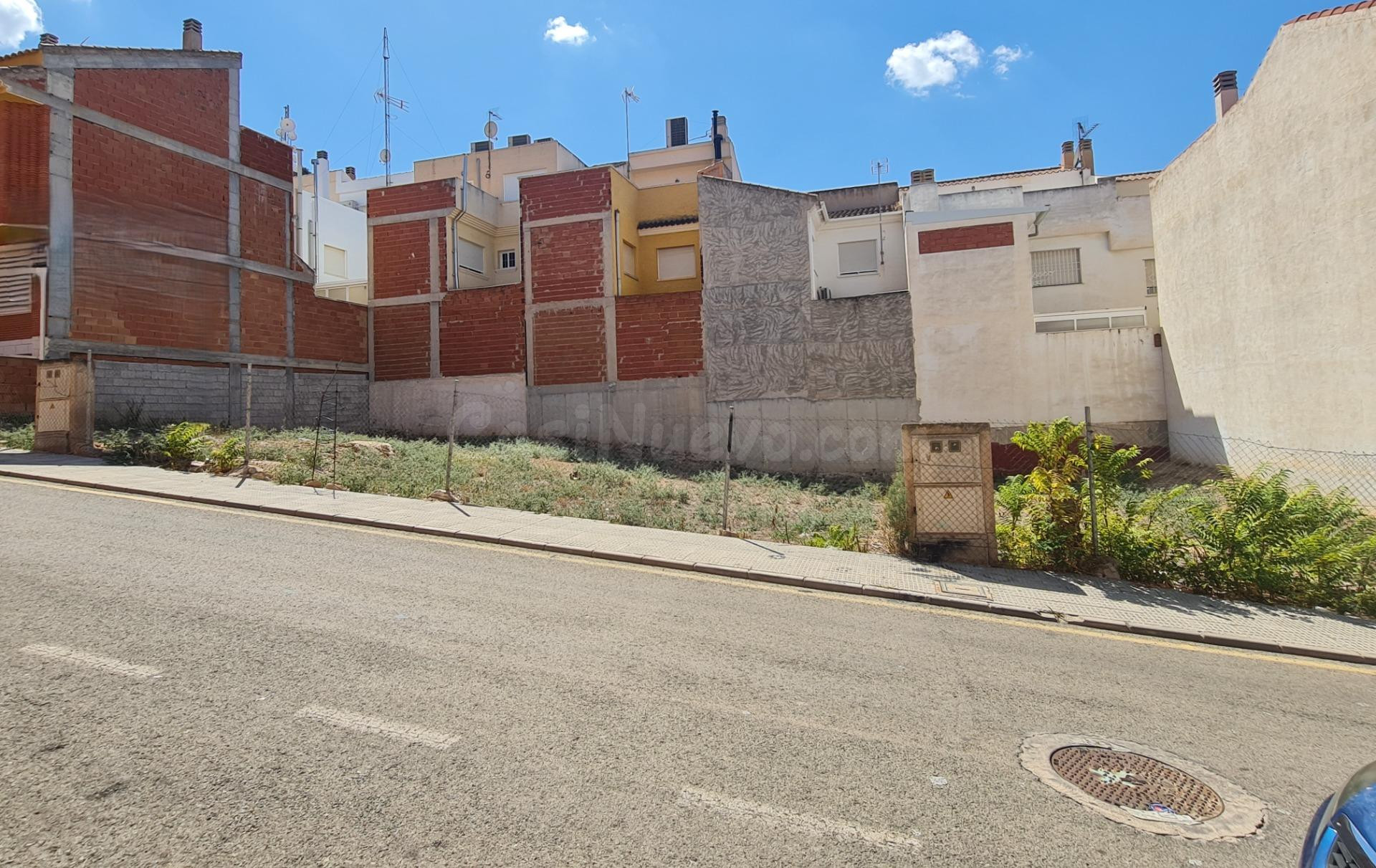 Oportunidad para Promotores: Parcela urbana en Montegrande para 4 adosados