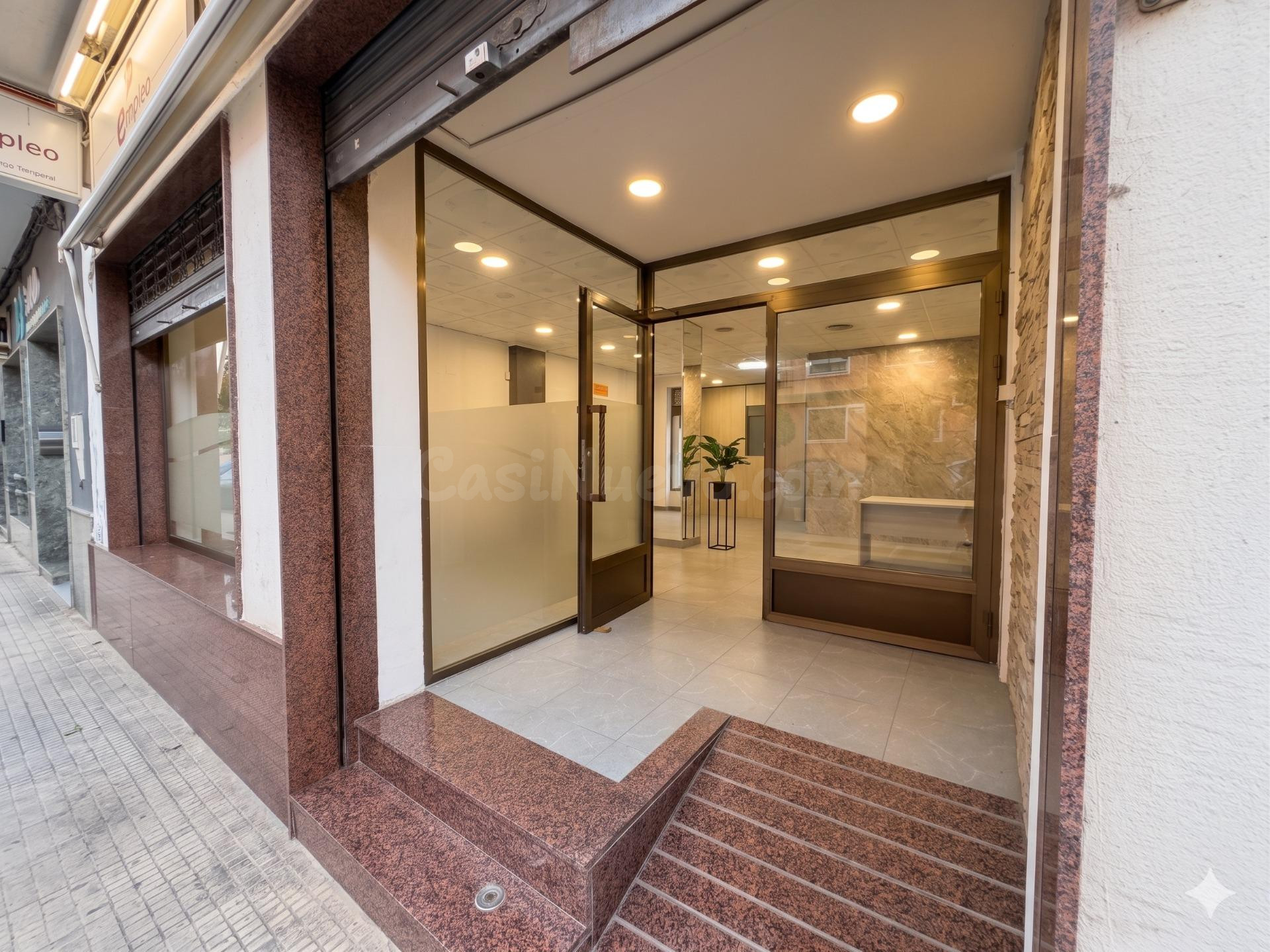 Espectacular Local de 100m2 en Av. José Vidal Canet: El Cuartel General para tu Negocio