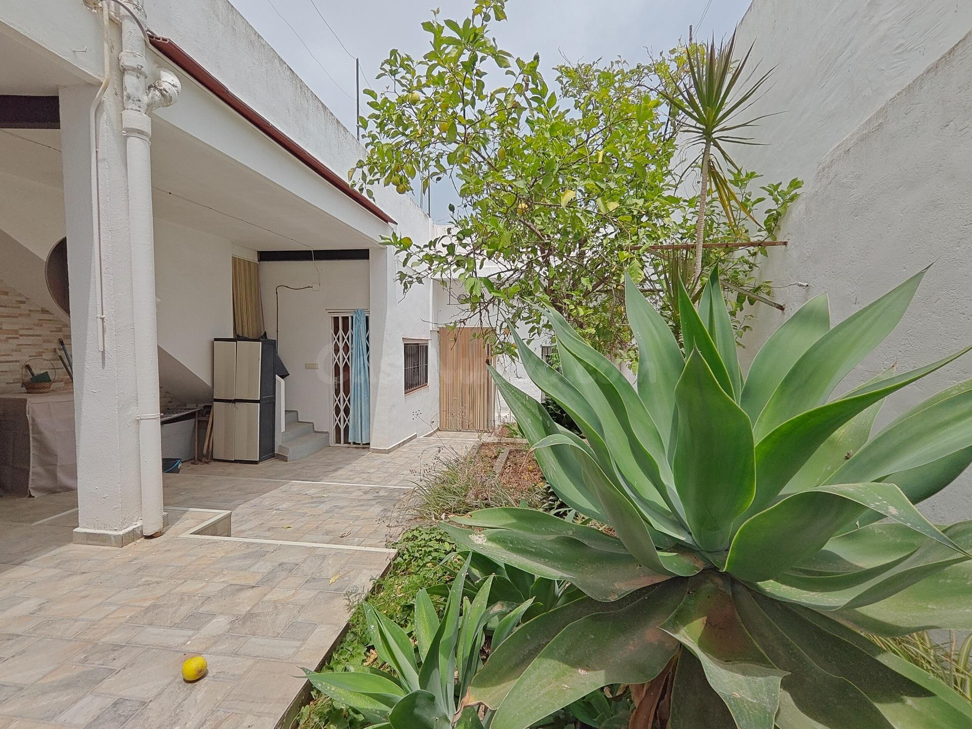 Tu hogar ideal: Casa reformada con solárium y vistas al mar y montaña