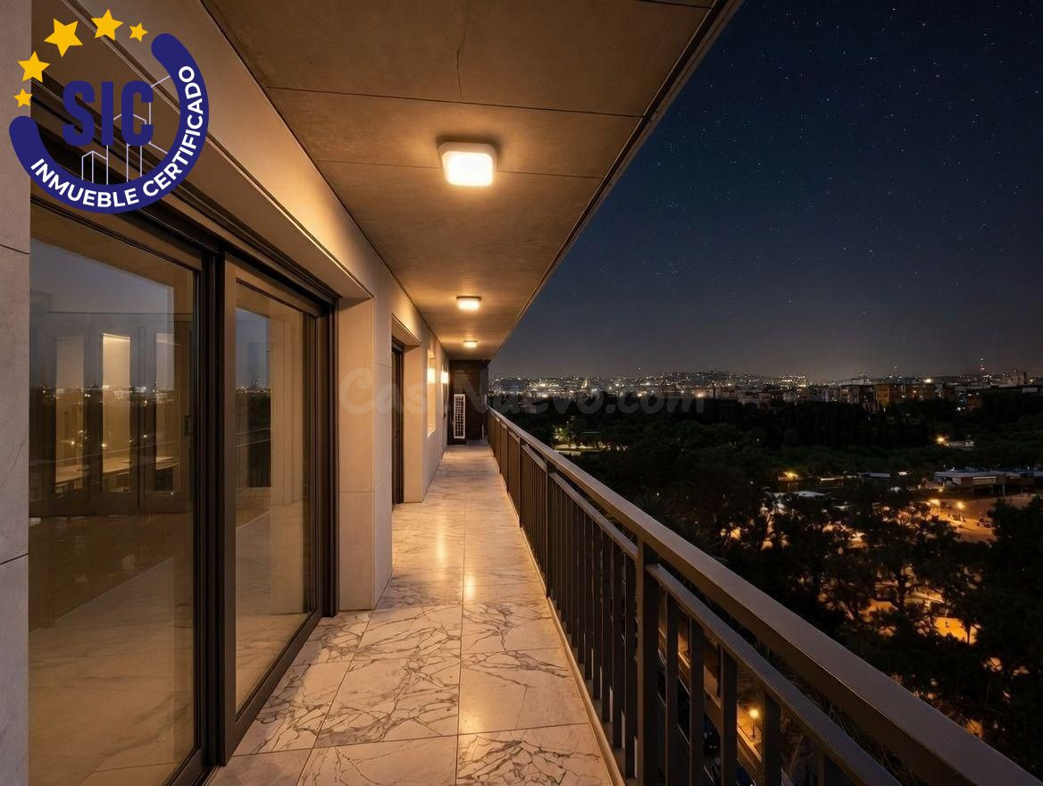 Piso de 178 m2 con balcón de más de 22 m2 y vistas a los Jardines de Viveros — Séptima planta, para reformar a tu gusto