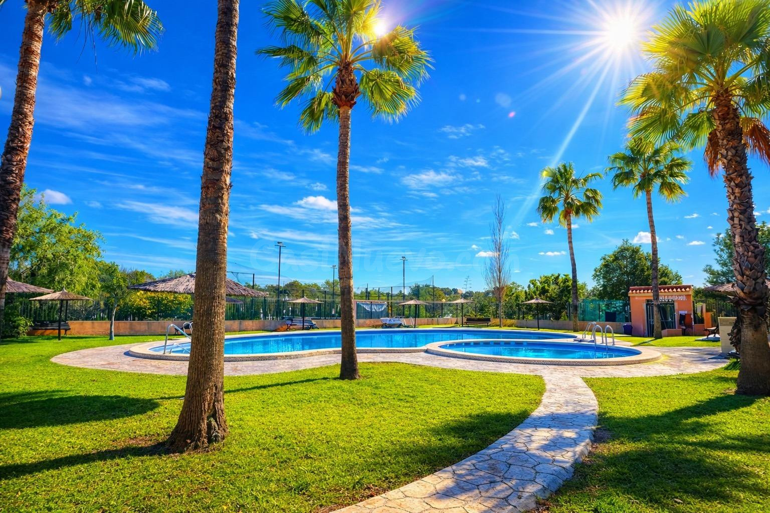 FANTASTICA VIVIENDA CON PISCINA COMUNITARIA, IDEAL PARA VIVIR TODO EL AÑO O COMO INVERSION.