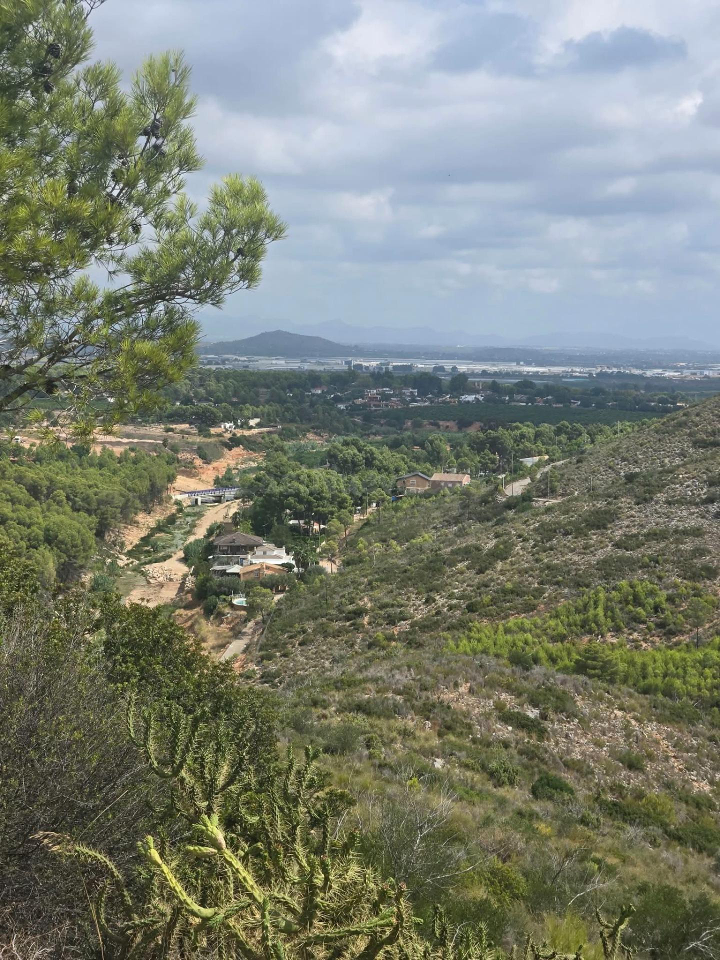 Exclusiva parcela urbana de 3.570 m2 en Cumbres de Calicanto (Torrent)