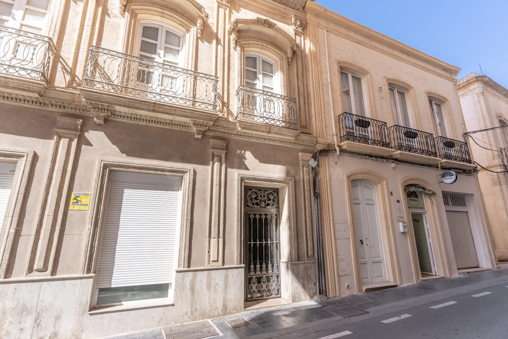 Amplio y Moderno Piso en el Centro de Almería - Ideal para Estudiantes