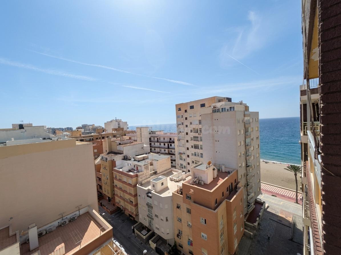 Piso de 3 habitaciones con vistas al mar para alquiler de larga temporada