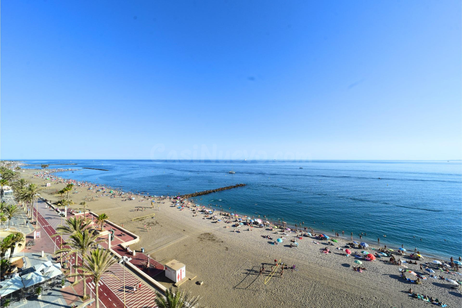 Amplio Apartamento de 3 Dormitorios Frente al Mar Temporada Escolar