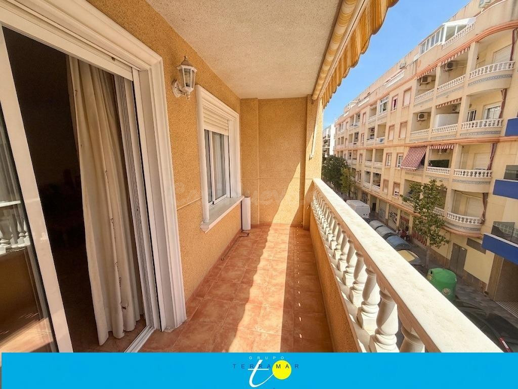 ESTUPENDO Y AMPLIO APARTAMENTO, IDEAL PARA FAMILIAS QUE DESEEN INSTALARSE EN TORREVIEJA O COMO VACACIONAL