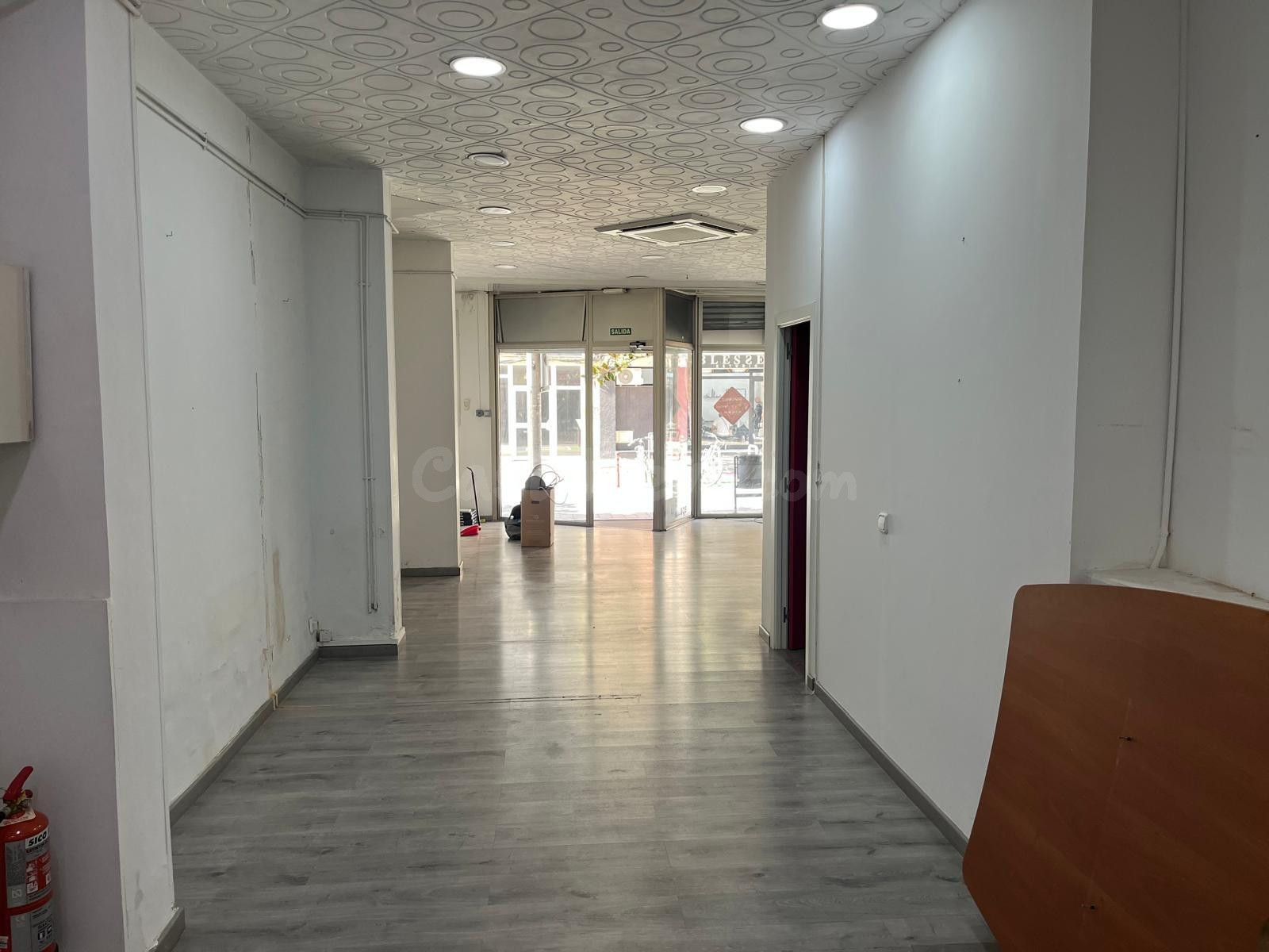 Local comercial en planta baja de alquiler en Vilanova i la Geltrú, Rambla Samà