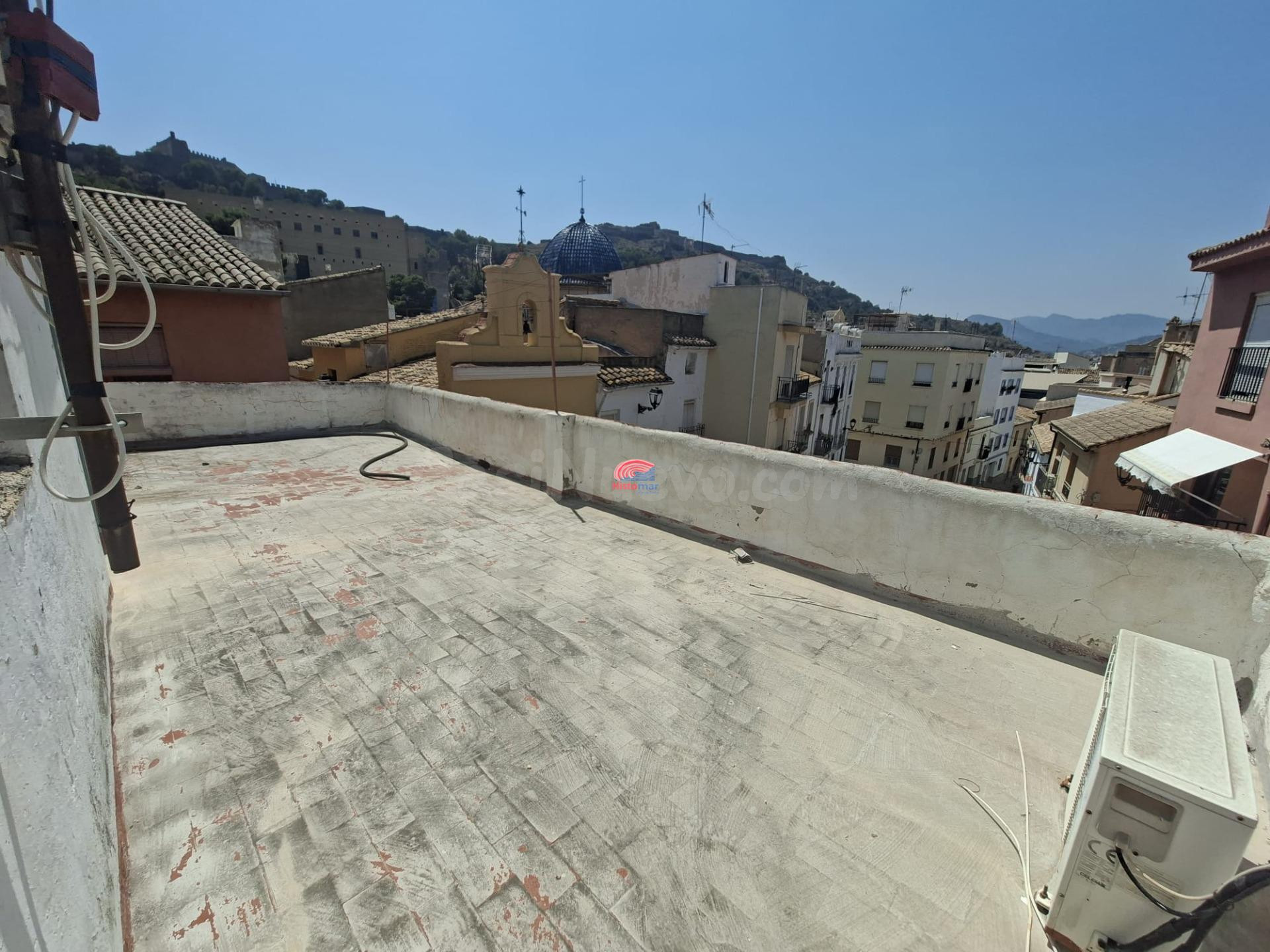 Casa en Sagunto con Impresionantes Vistas al Castillo por €160,000