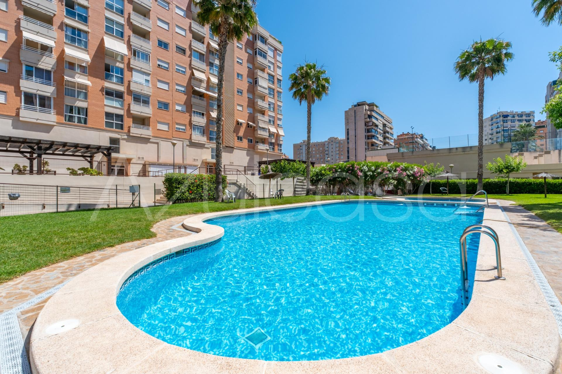Fantástico piso en venta de 3 dormitorios y 2 baños con garaje en Avenida Condomina