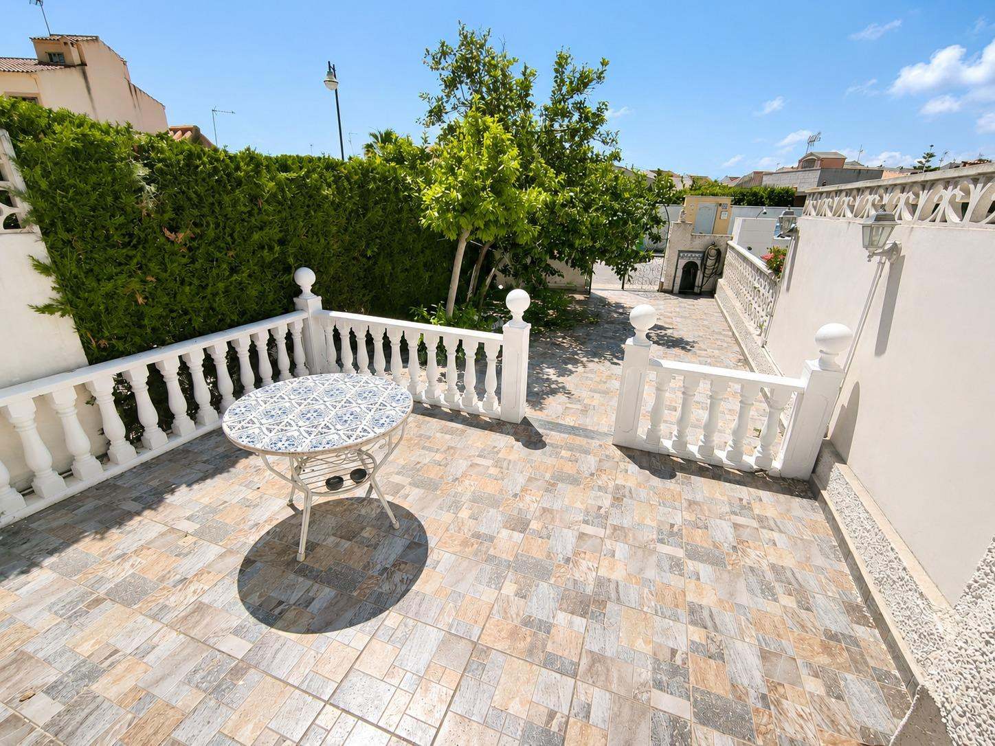 MAGNIFICA VIVIENDA EN PLANTA BAJA CON GRAN TERRAZA PRIVADA Y CON GARAJE CERRADO PRIVADO
