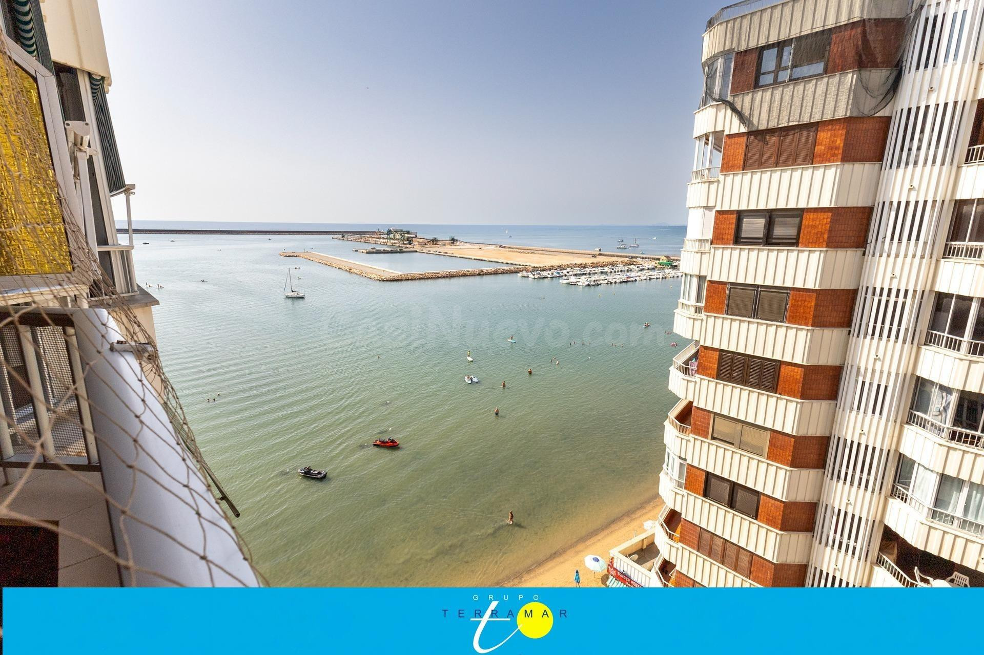 MAGNIFICO APARTAMENTO CON PISCINA COMUNITARIA, GARAJE PRIVADO Y VISTAS A LA PLAYA