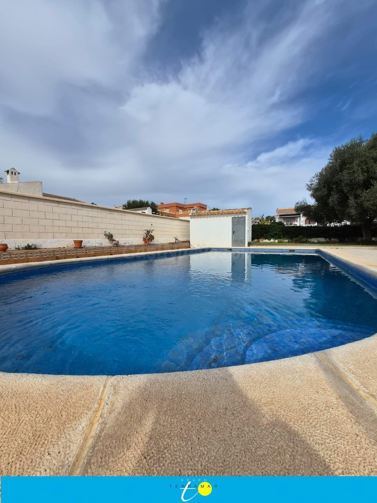 FABULOSO CHALET CON PISCINA PRIVADA Y GRAN TERRAZA, IDEAL PARA FAMILIAS