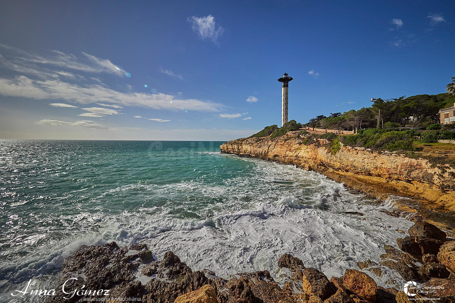 LA CASA DEL FARO- CASA FRONTAL AL MAR EN EXCLUSIVA ZONA D' ELS MUNTS TORREDEMBARRA