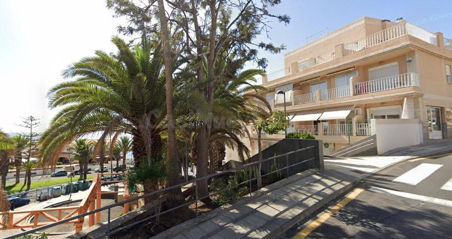 Los Cristianos  Piso 1 habitación con balcón , garaje y trastero 300 metros de playa la vistas
