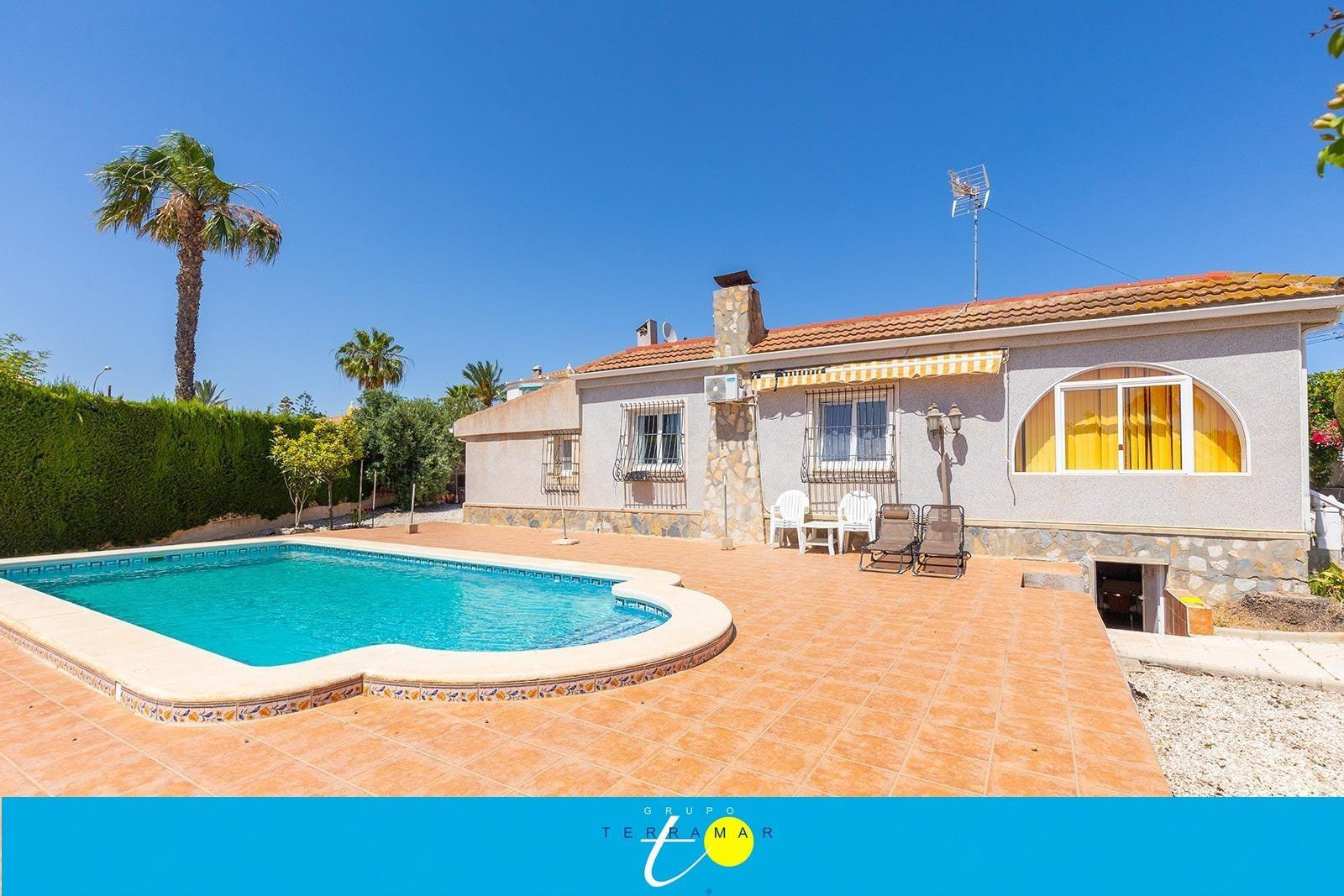 MAGNIFICO CHALET INDEPENDIENTE CON PISCINA PRIVADA Y UNA GRAN PARCELA, DECIDADES Y VENGA A VERLA!!!