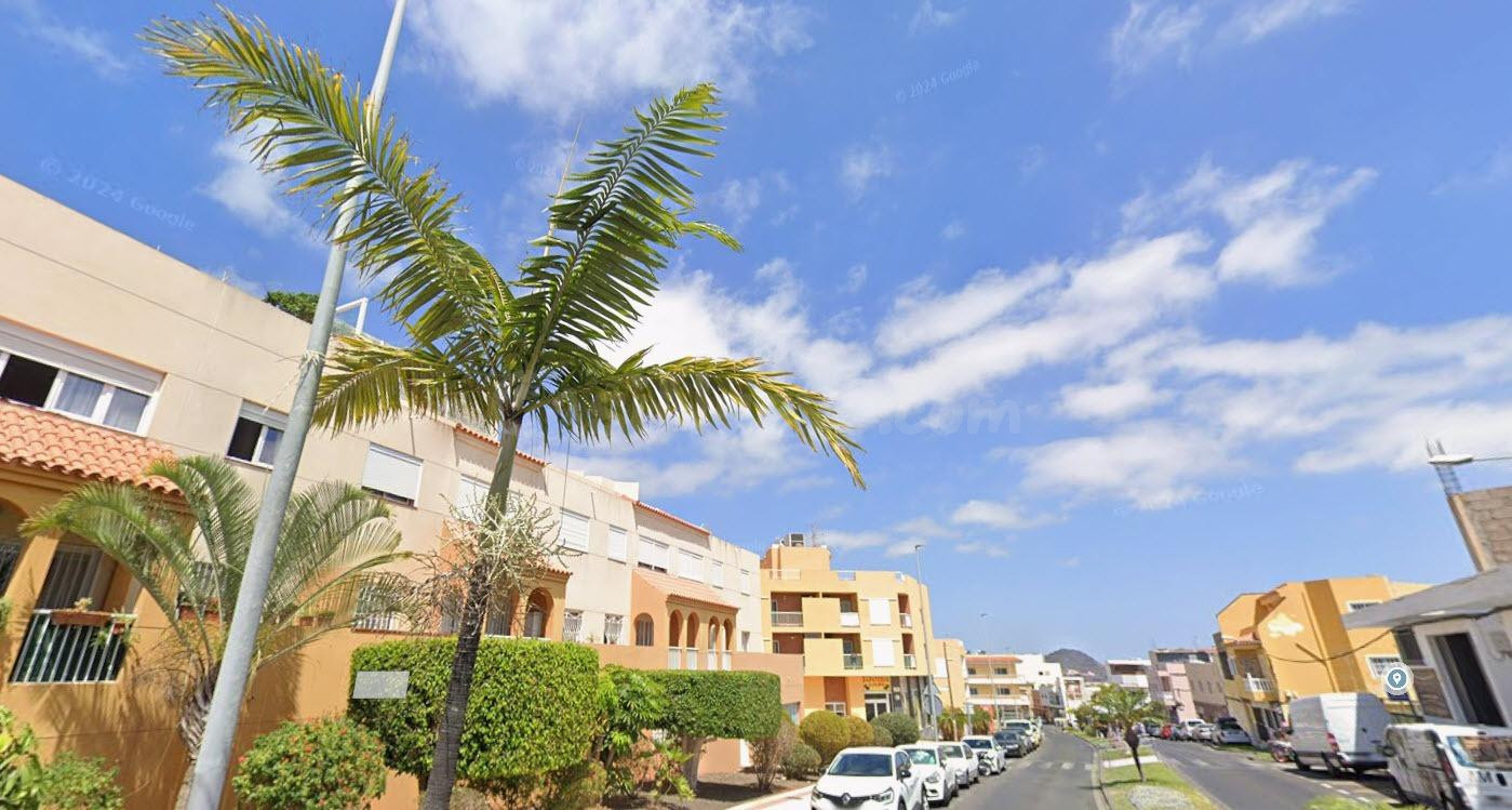 Cabo blanco piso 3 habitaciones,  1 baño, trastero terraza. por 630 euros mes.