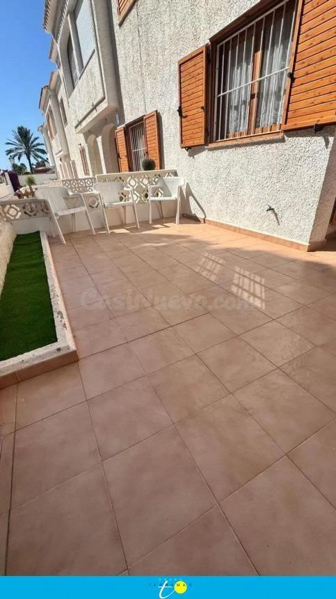 FANTASTICO CHALET ADOSADO RODEADO DE TODOS LOS SERVICIOS, IDEAL PARA VIVIR TODO EL AÑO