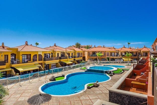 COSTA ARONA. TENERIFE  Piso de 2 habitaciones con garaje y terraza — Jardín Atlántico. (Arona). Entrada 20.000e. hipoteca mes 980€ mes