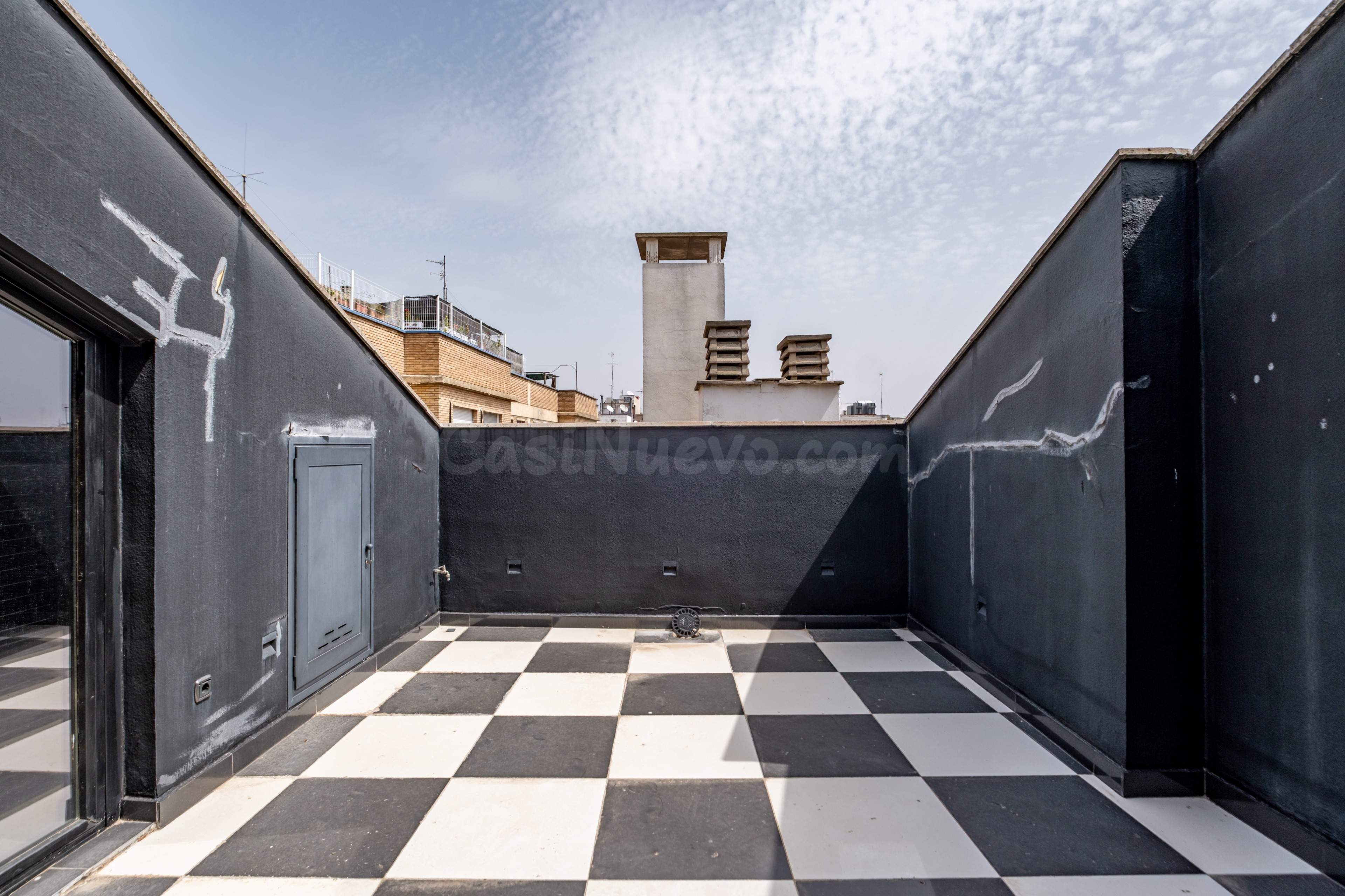 Vive en una obra de arte: Ático dúplex con 2 terrazas en calle Zurita.