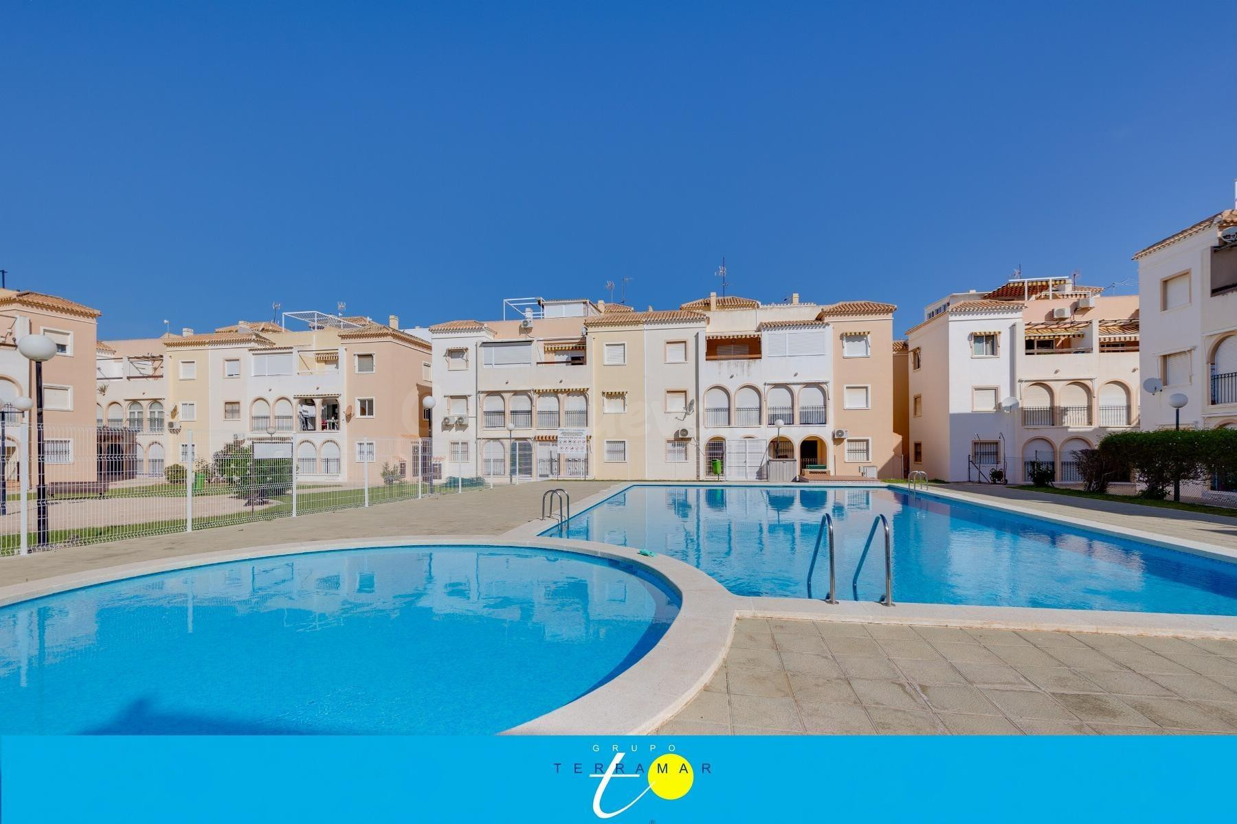 MAGNIFICA VIVIENDA CON PISCINA COMUNITARIA Y JARDINES, IDEAL PARA VIVIR TODO EL AÑO